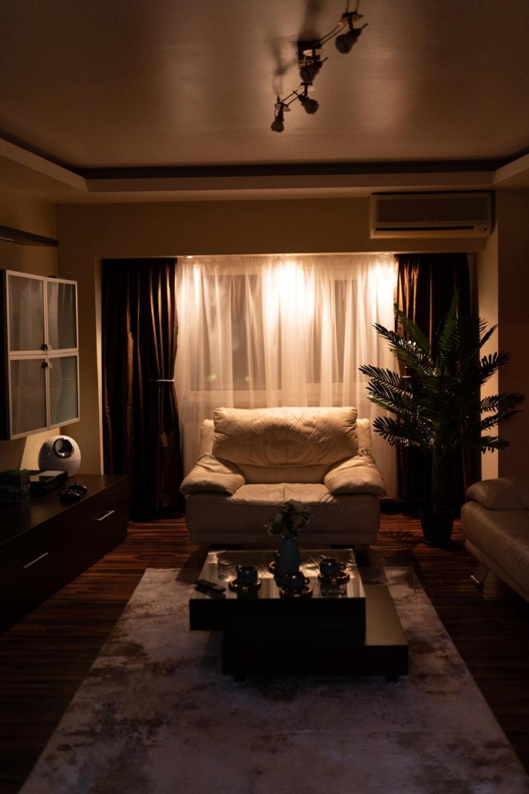 4 Rooms Unirii 47 Bukares Bagian luar foto