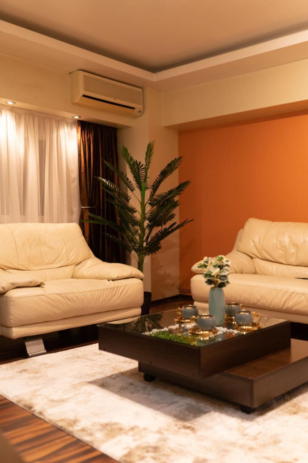 4 Rooms Unirii 47 Bukares Bagian luar foto