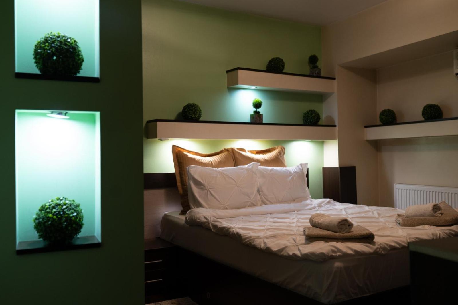4 Rooms Unirii 47 Bukares Bagian luar foto