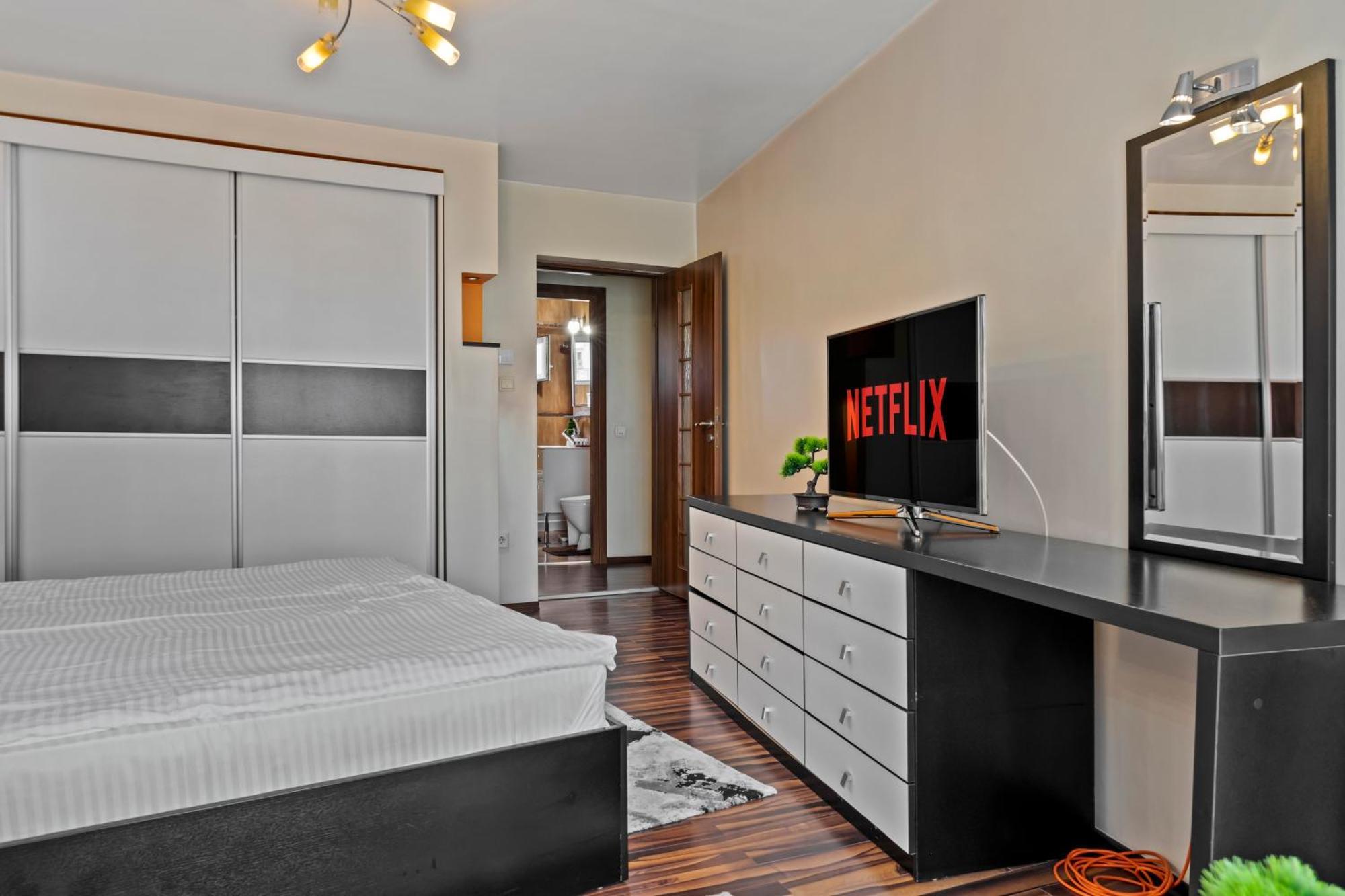 4 Rooms Unirii 47 Bukares Bagian luar foto