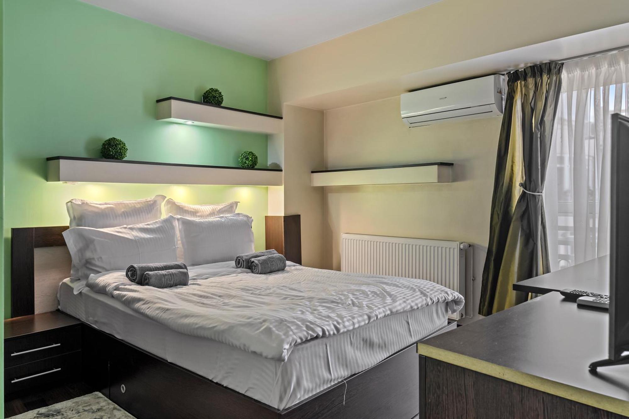 4 Rooms Unirii 47 Bukares Bagian luar foto